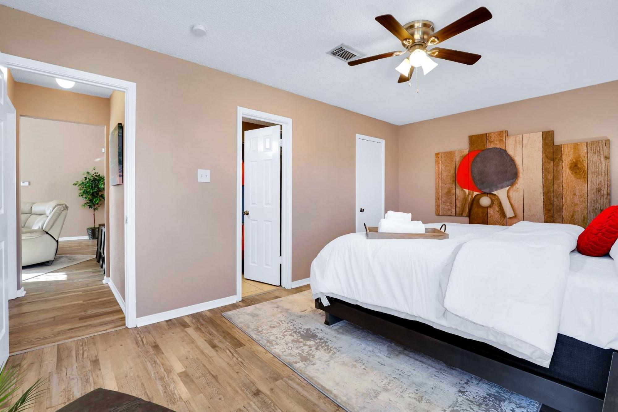 Pong - A Birdy Vacation Rental San Antonio Exterior photo