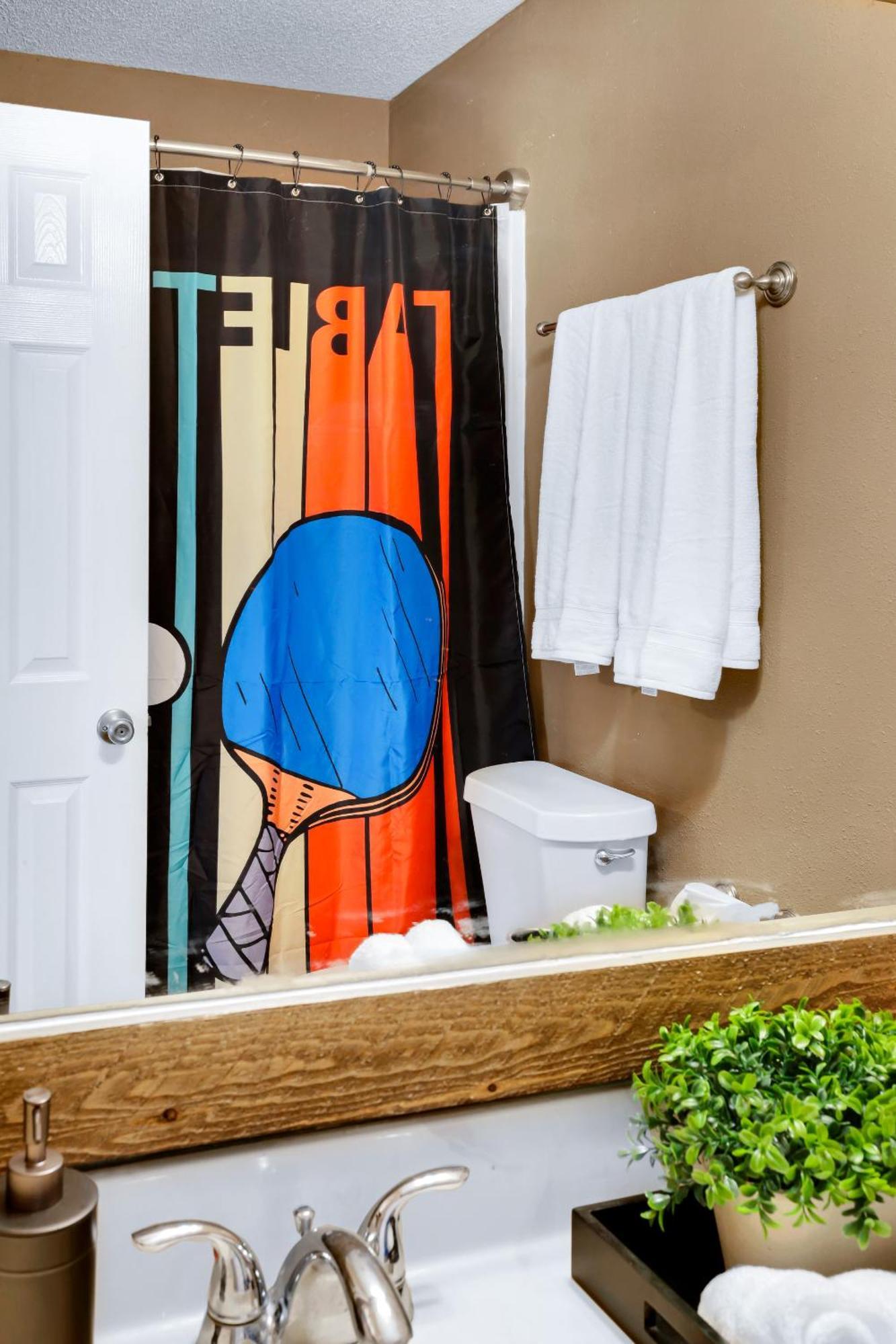 Pong - A Birdy Vacation Rental San Antonio Exterior photo